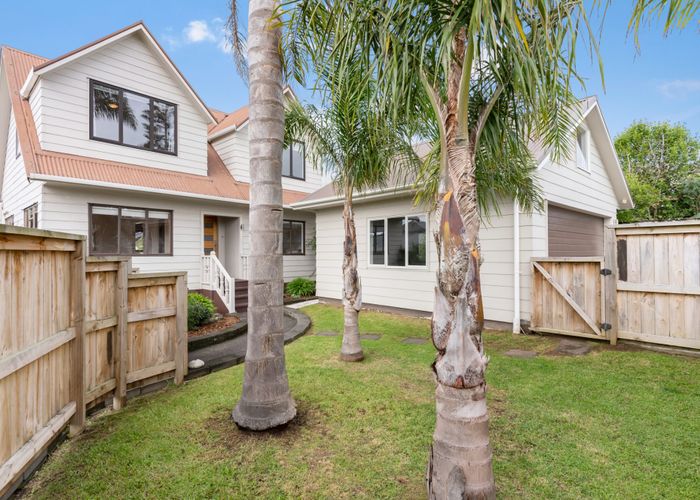  at 12 Cleve Road, Green Bay, Waitakere City, Auckland