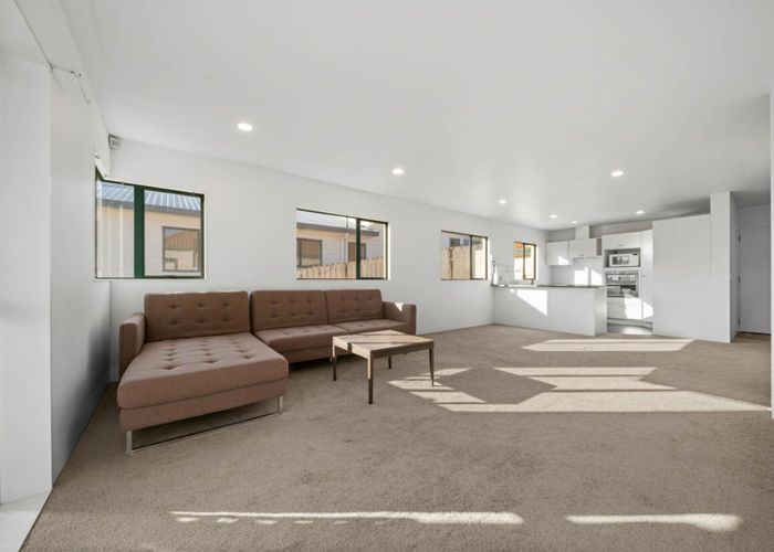  at 2/37 Monarch Avenue, Hillcrest, North Shore City, Auckland