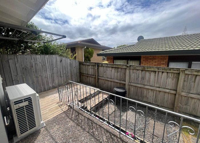  at 2/40 Bodi Place, Te Atatu South, Waitakere City, Auckland
