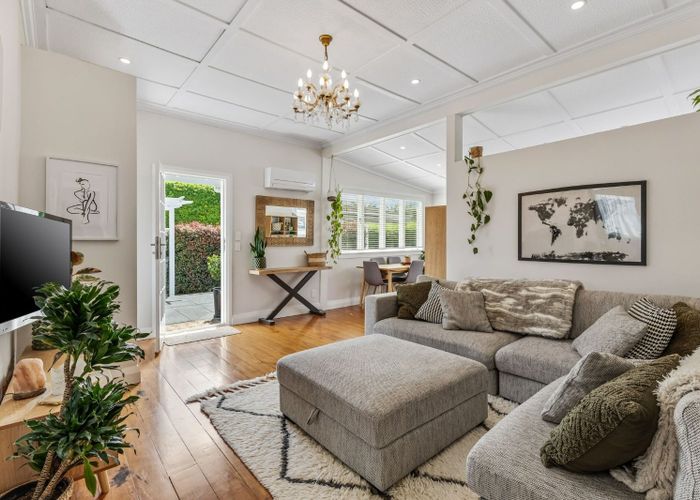  at 2/221 Onewa Road, Birkenhead, North Shore City, Auckland