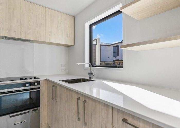  at 5/172 Don Buck Road, Massey, Waitakere City, Auckland