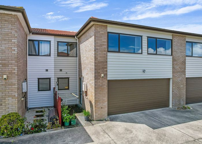  at 20 Flintridge Drive, Flat Bush, Auckland