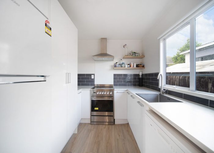 at 2/76 Mcannalley Street, Manurewa East, Manukau City, Auckland