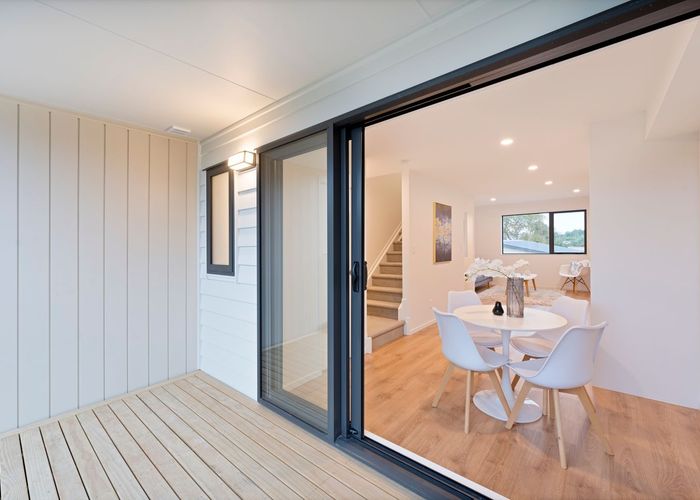  at 8/11 Hereford Street, Te Atatu Peninsula, Waitakere City, Auckland