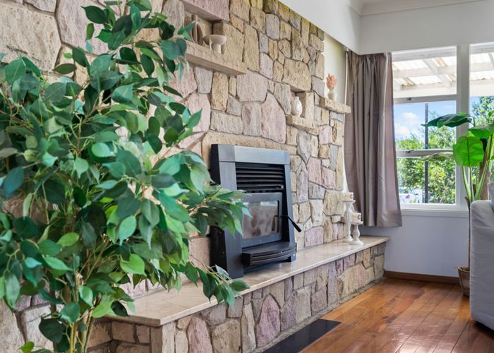  at 6 Miles Avenue, Papatoetoe, Manukau City, Auckland