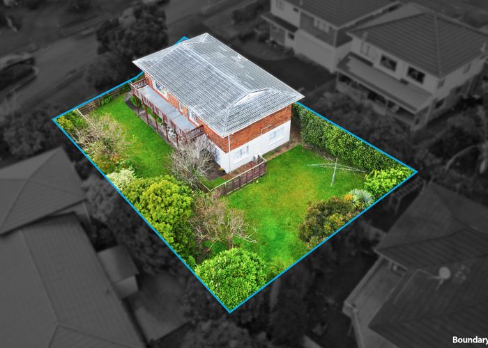  at 2 Kingussie Place, Highland Park, Auckland