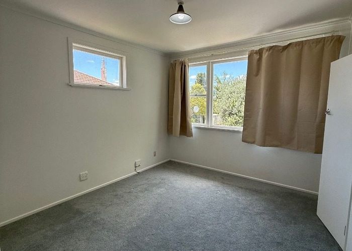  at 5 Lynwood Road, New Lynn, Waitakere City, Auckland