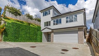  at 81 Lake Road, Northcote, Auckland