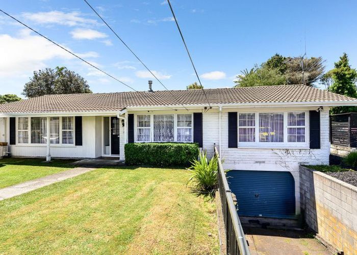  at 9 Carlson Crescent, Silverdale, Hamilton