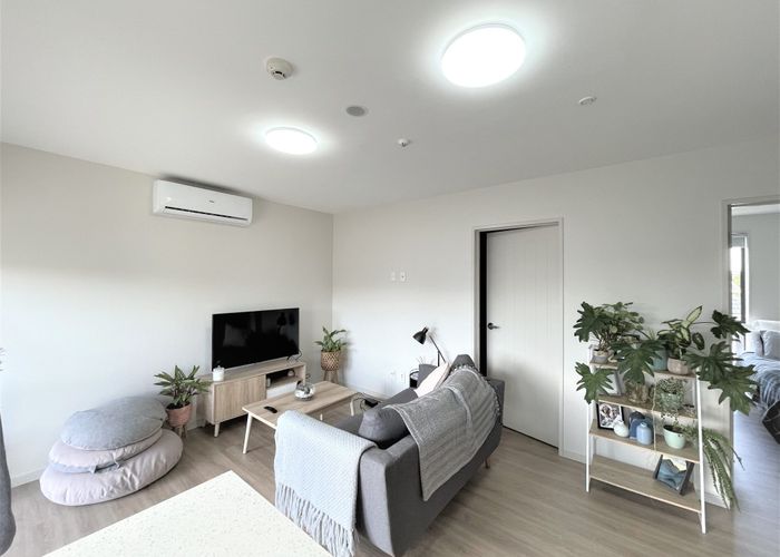  at 8/7 Stamford Park Road, Mount Roskill, Auckland City, Auckland