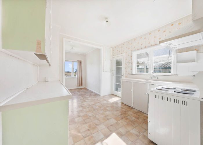 at 1/44 View Road, Henderson, Auckland