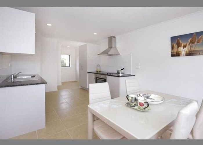  at 10/2 Swan Hill Drive, Glen Eden, Waitakere City, Auckland