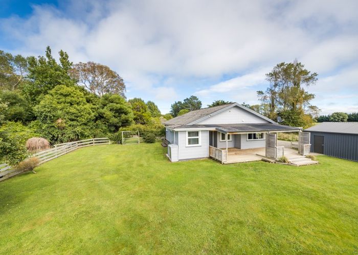  at 2079 Kimbolton Road, Kiwitea