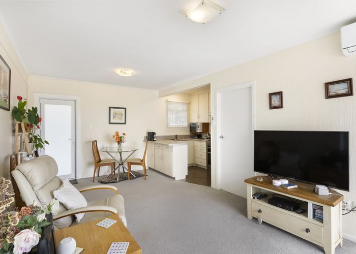  at 2/219 Onewa Road, Birkenhead, North Shore City, Auckland