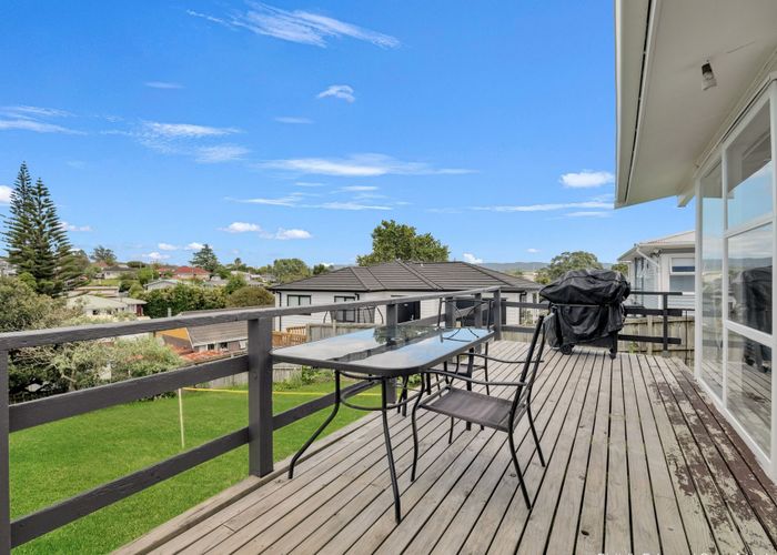  at 18a Sylvan Crescent, Te Atatu South, Waitakere City, Auckland