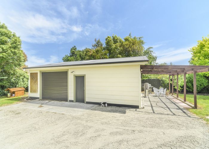  at 8 Flower Street, Bulls