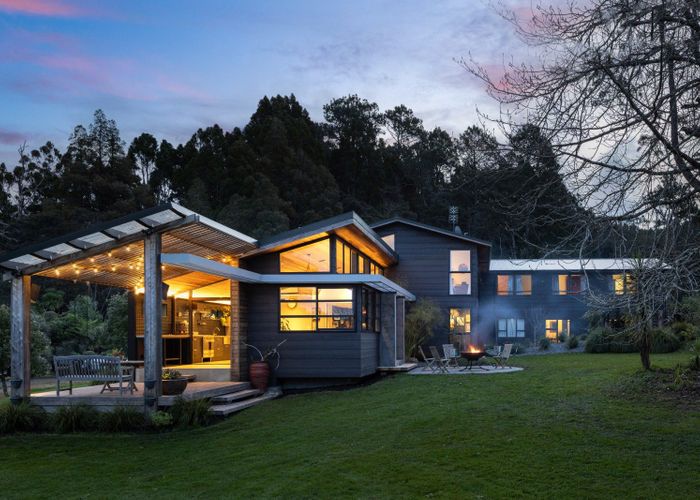  at 581 West Coast Road, Oratia, Waitakere City, Auckland