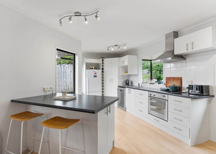  at 2/865 Beach Road, Waiake, North Shore City, Auckland