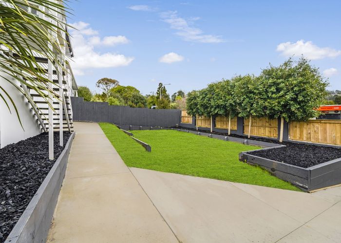  at 15 Castleford Street, Green Bay, Auckland