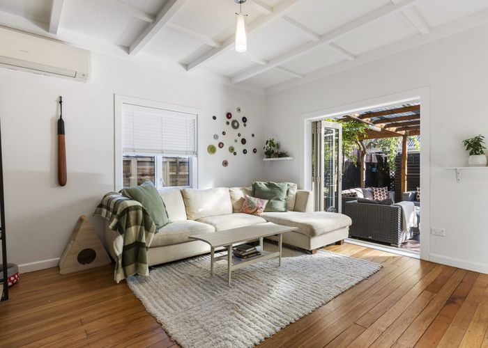  at 12 Sutherland Road, Point Chevalier, Auckland City, Auckland