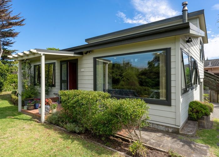  at 10 Fenside Street, Waikanae Beach, Waikanae