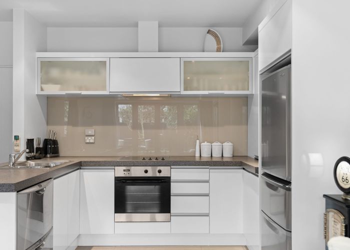  at 7 Henley Green, Northwood, Christchurch