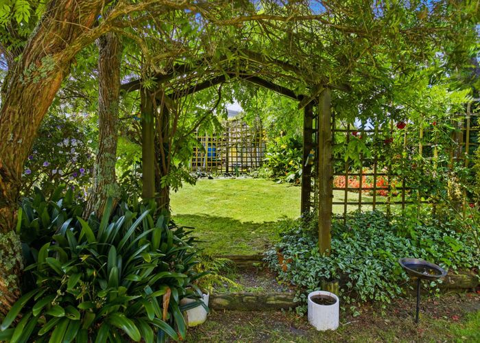  at 14 The Boulevard, Sunnyhills, Manukau City, Auckland