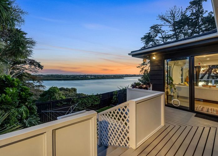  at 20 Cade Place, Weymouth, Auckland