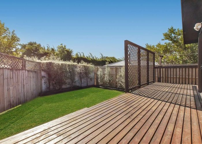  at 2/11 Firle Place, Green Bay, Waitakere City, Auckland