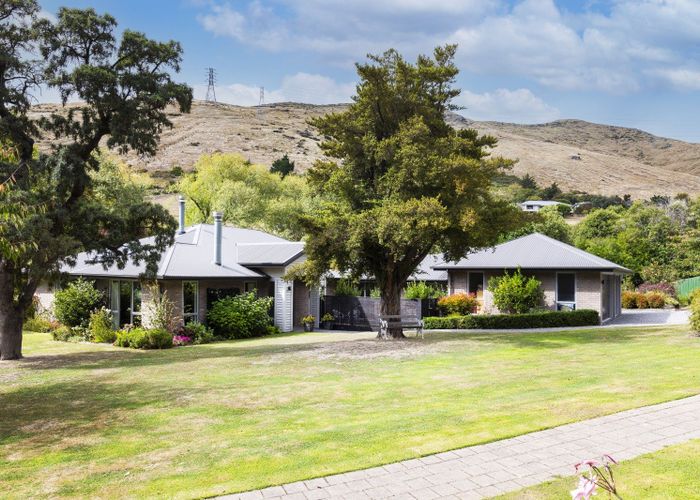  at 69 Avoca Valley Road, Heathcote, Christchurch City, Canterbury