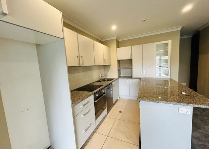  at 8/128 Stancombe Road, Flat Bush, Manukau City, Auckland