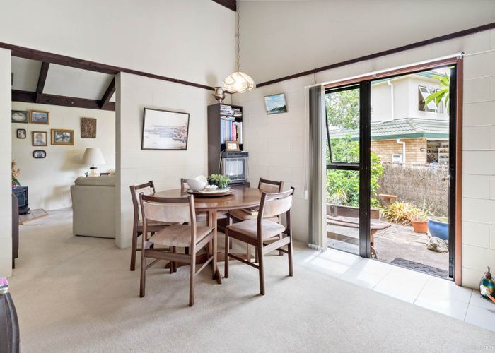  at 2/47 Glenmore Road, Sunnyhills, Auckland