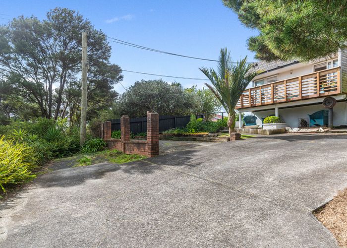  at 9 Rangeview Road, Sunnyvale, Waitakere City, Auckland