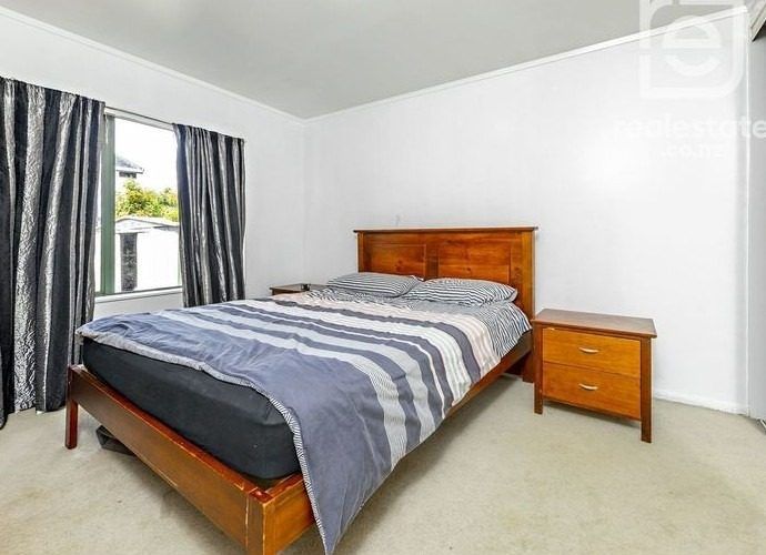  at 4 Bernina Place, Weymouth, Manukau City, Auckland