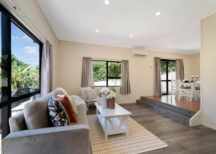  at 19 Clearview Heights, Ranui, Auckland