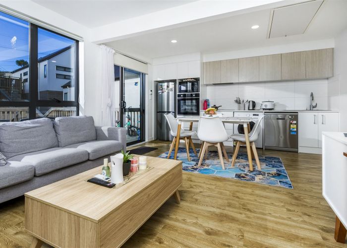  at 122C Lancaster Road, Beach Haven, Auckland