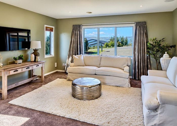  at 107 Endeavour Drive, Whitby, Porirua, Wellington