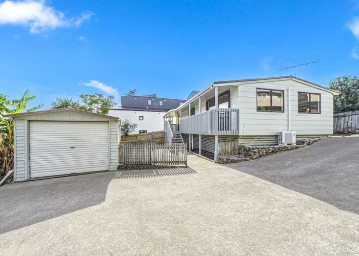  at 2/7 Glendhu Road, Glenfield, North Shore City, Auckland