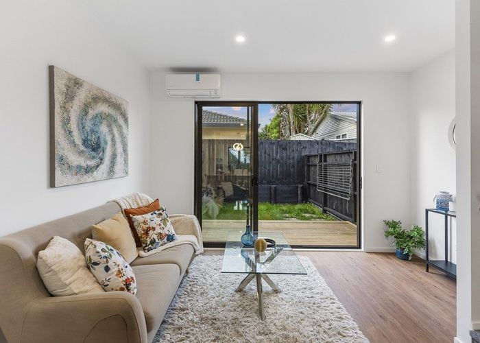  at 2/101 Botany Road, Botany Downs, Manukau City, Auckland
