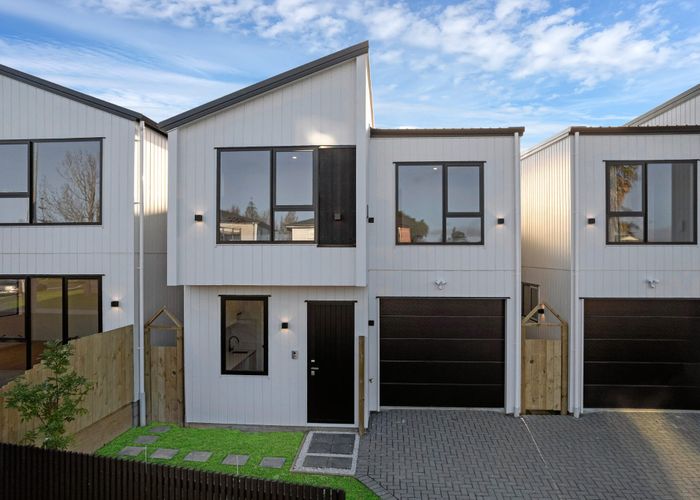  at 1&3/2 Fratley Avenue, Farm Cove, Manukau City, Auckland