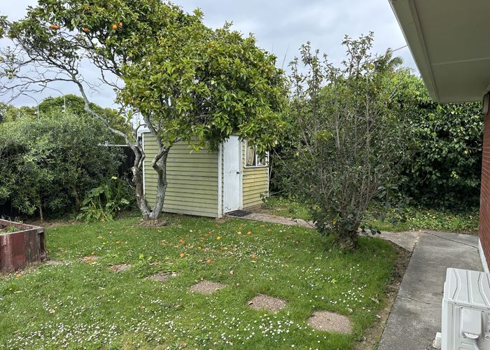  at 2/11 Dowling Place, Pakuranga, Auckland