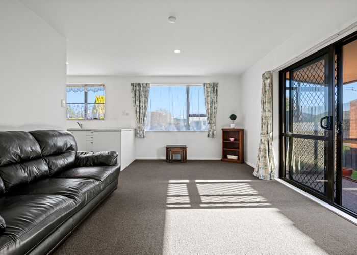  at 2/20 Kirsten Place, Parklands, Christchurch