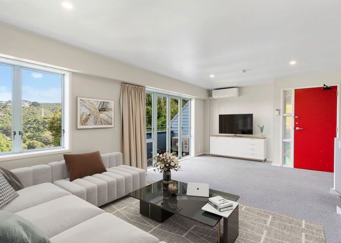  at 2/93A Kelburn Parade, Kelburn, Wellington