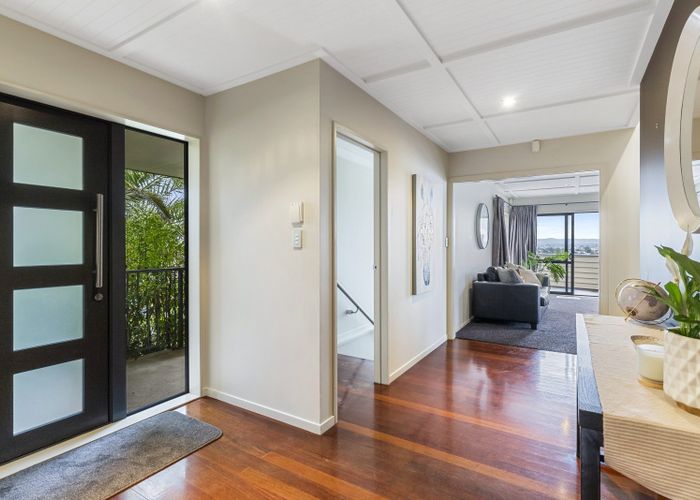 For sale 47 Kittiwake Drive, Schnapper Rock, North Shore City