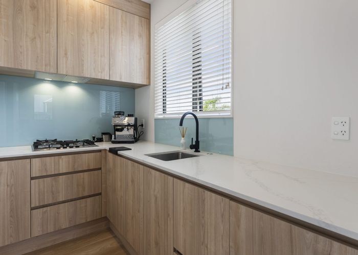  at 8 Santorini Rise, Bayview, Auckland