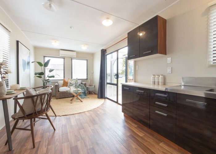  at 424 Old Te Atatu Road, Te Atatu Peninsula, Auckland
