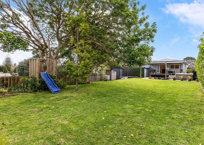  at 12 Hellyers Street, Birkdale, North Shore City, Auckland