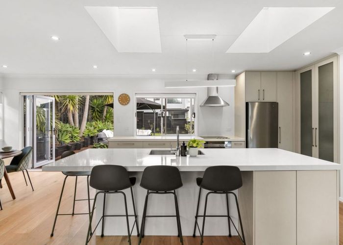  at 16 Pickwick Parade, Mellons Bay, Manukau City, Auckland