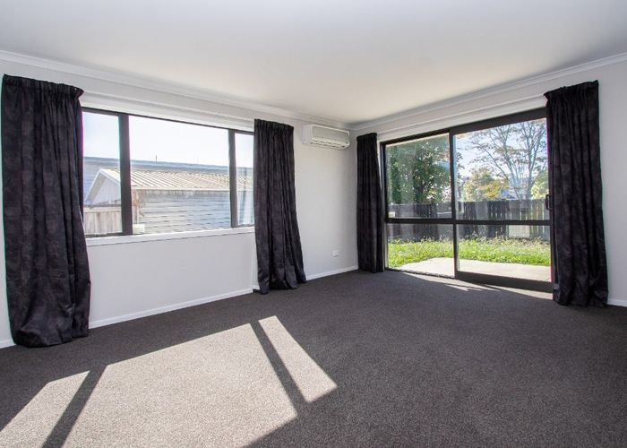  at 2/354 Peachgrove Road, Fairfield, Hamilton