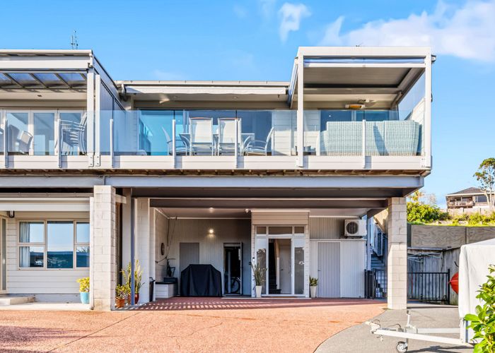  at 2/12 Browns Bay Road, Rothesay Bay, North Shore City, Auckland